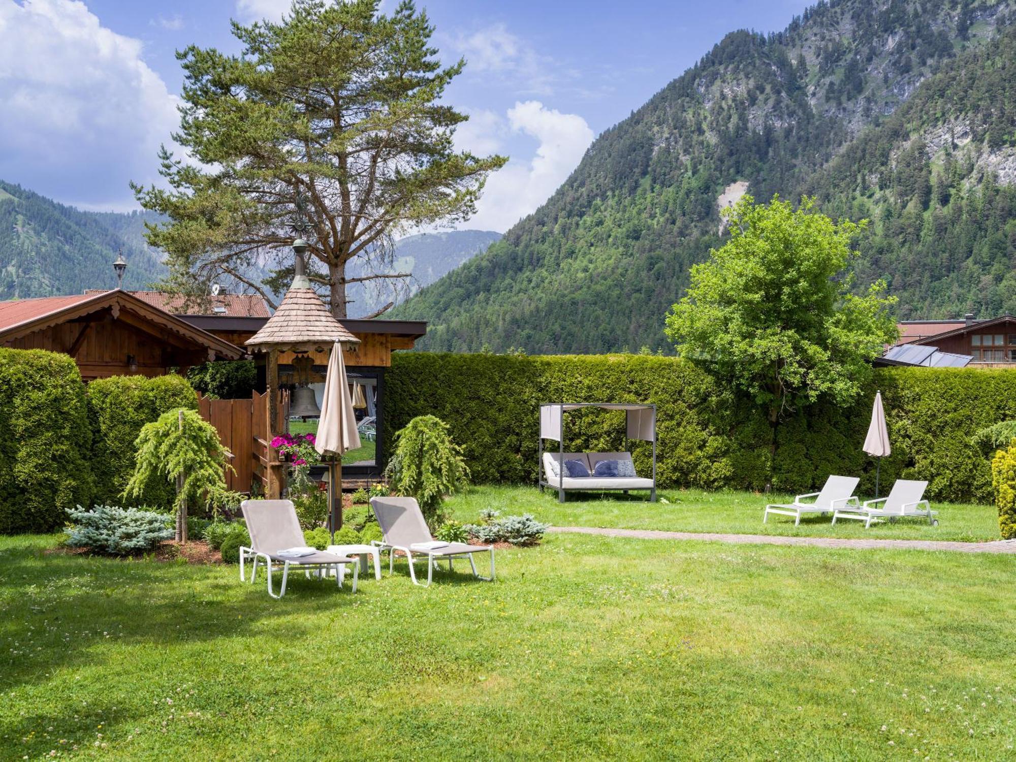 Hotel Karlwirt Pertisau Exterior photo