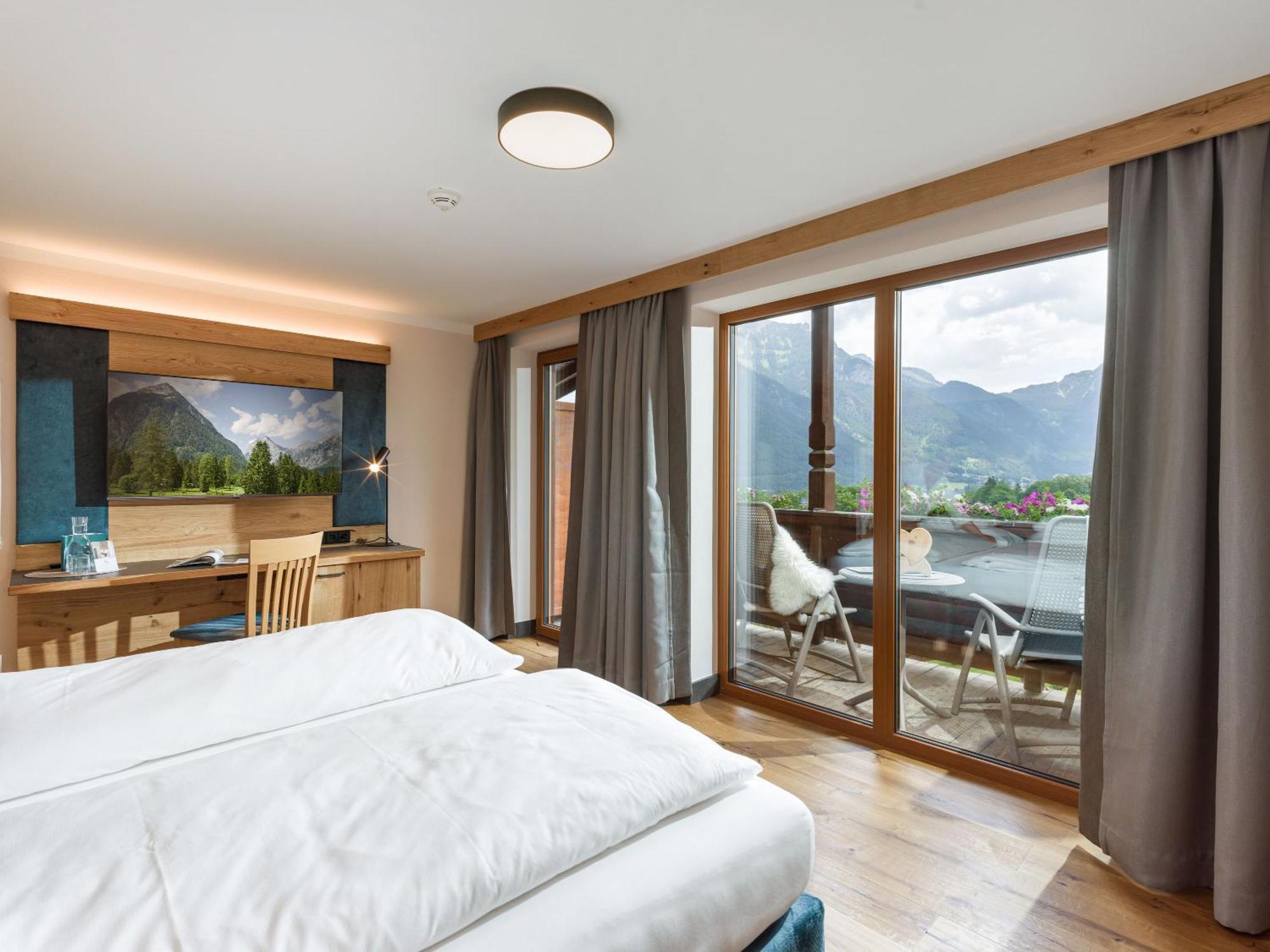 Hotel Karlwirt Pertisau Exterior photo